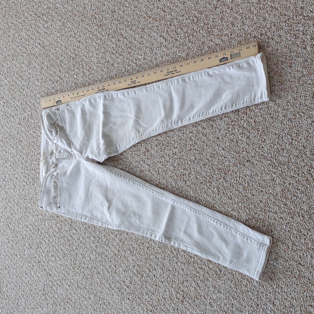 Levi Strauss white 711 Skinny Jeans.  Size 30 - Picture 2 of 7